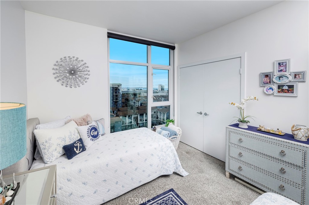 400 West Ocean Boulevard, Unit 902 Long Beach, CA 90802 - Photo 19 of 32 a bedroom with a bed and large window