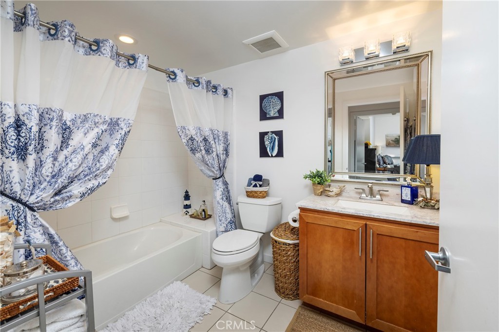 400 West Ocean Boulevard, Unit 902 Long Beach, CA 90802 - Photo 20 of 32 a bathroom with a toilet sink vanity tub and mirror