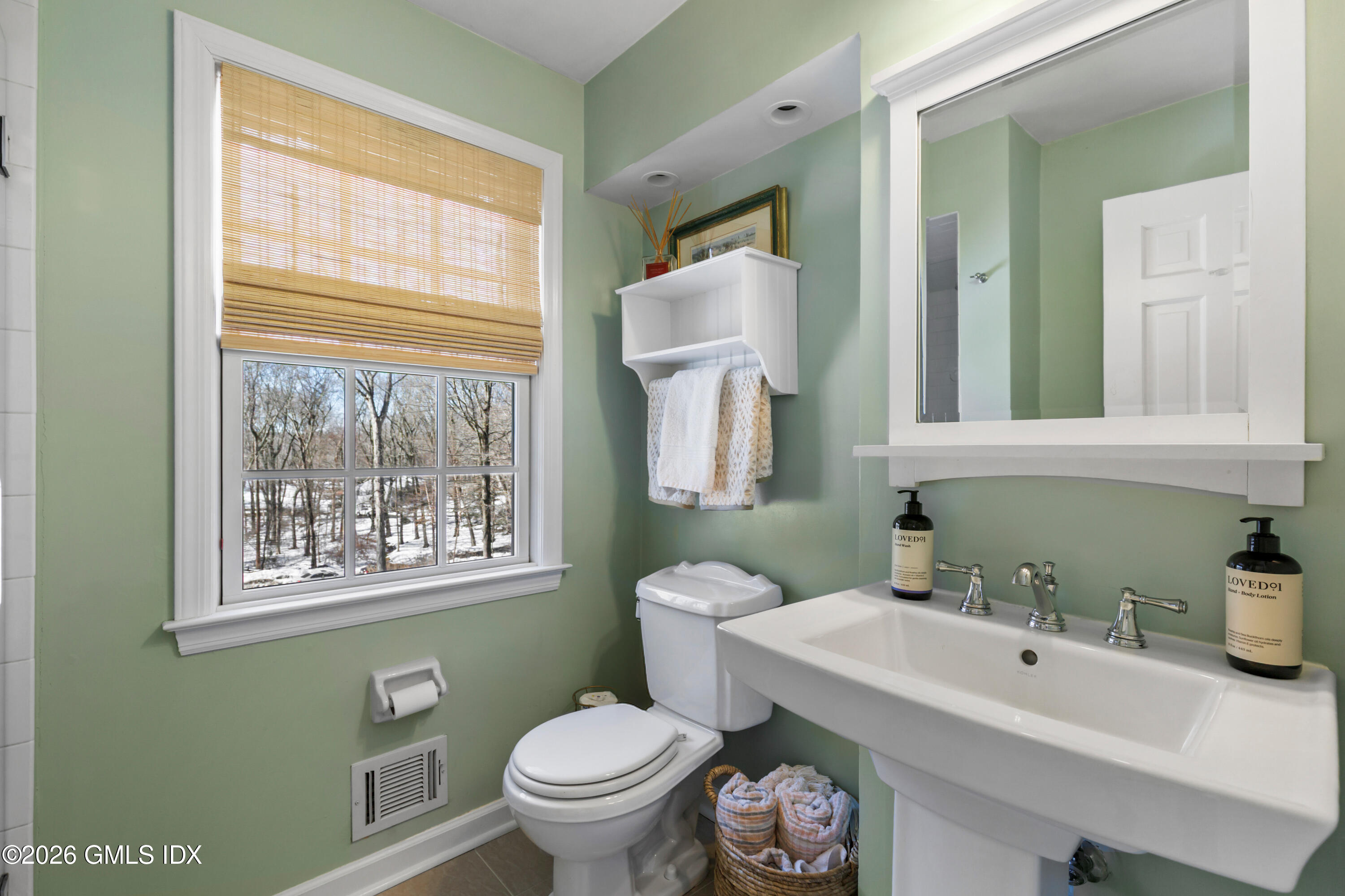 40 Thunder Mountain Road Greenwich, CT 06831 - Photo 20 of 35 first floorbath