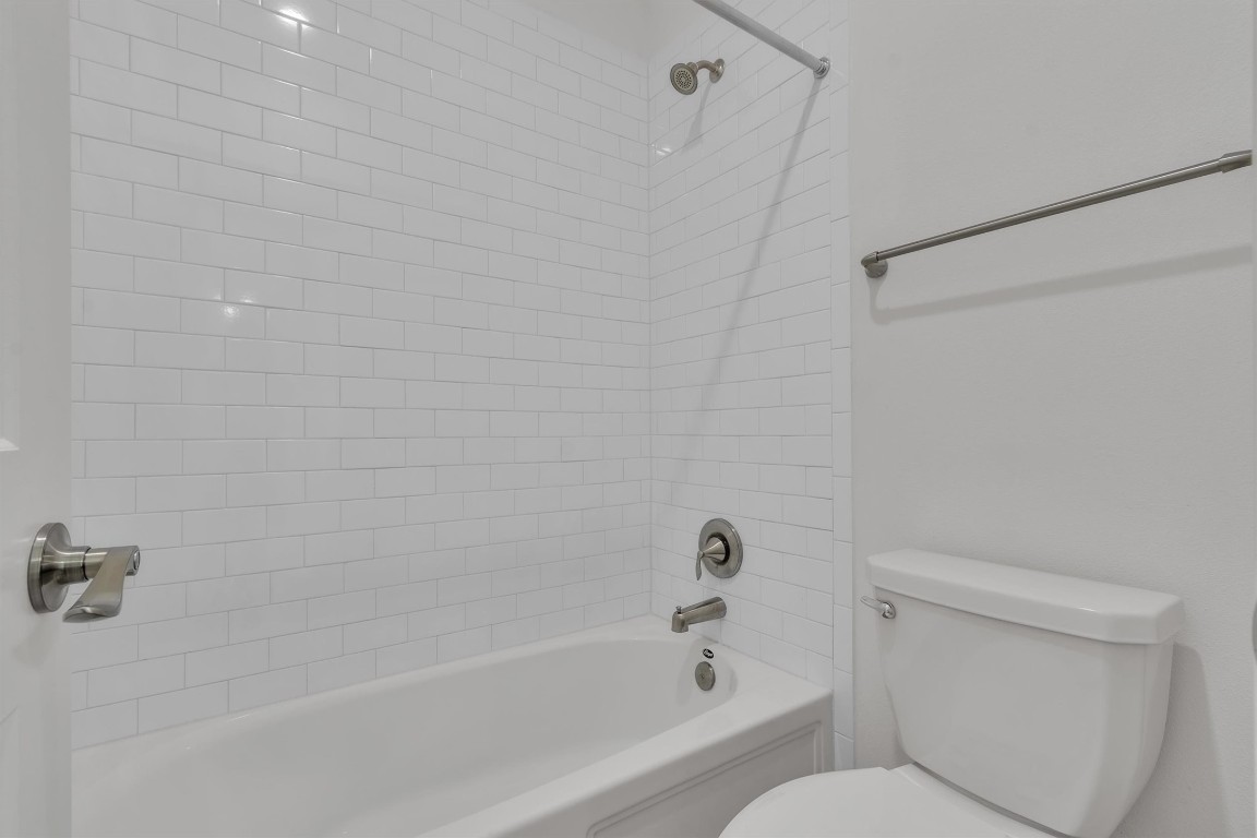 12110 Moriah Bend Austin, TX 78732 - Photo 25 of 40 a bathroom with a bathtub and a toilet