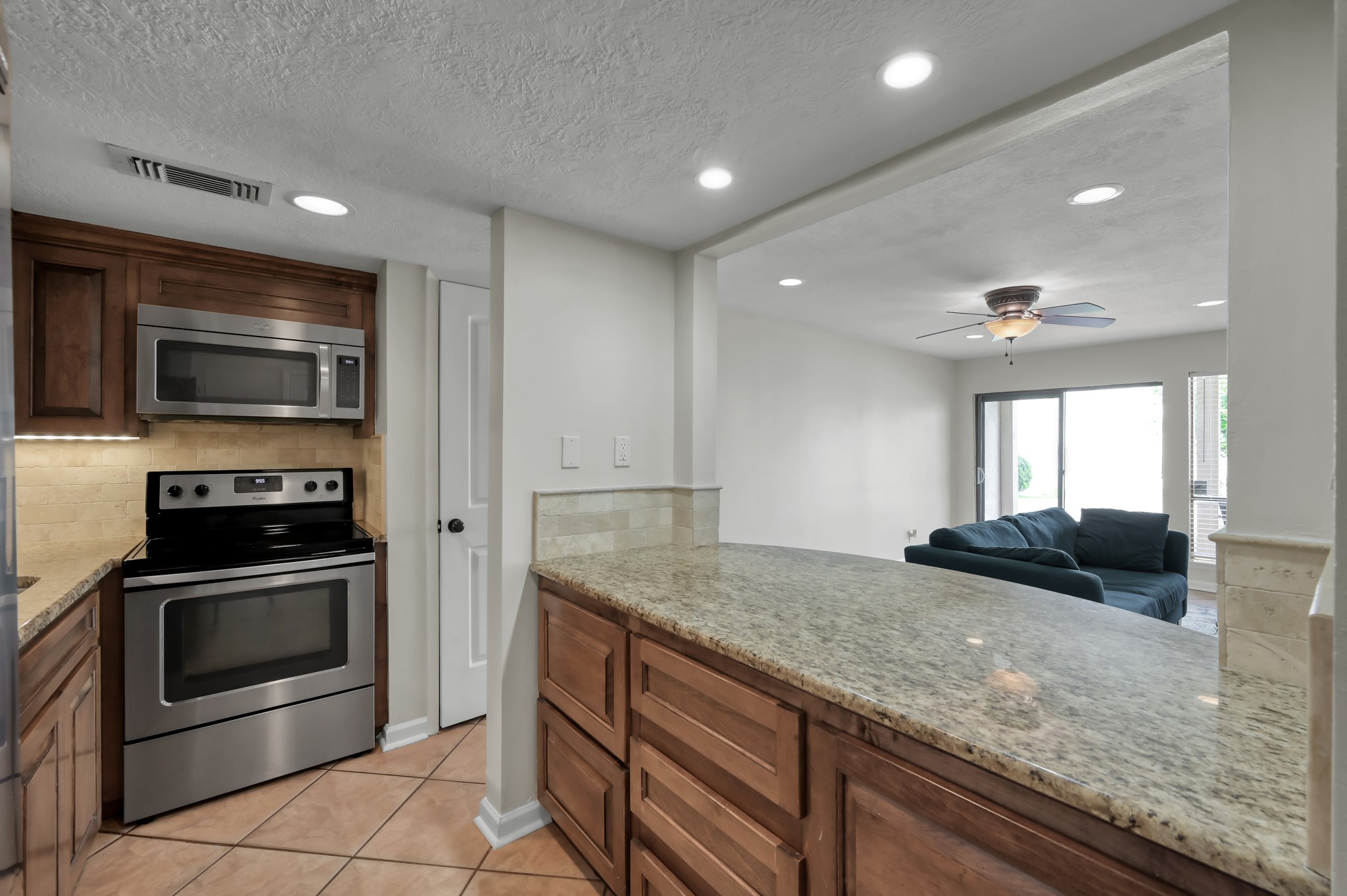33 Regency Point Montgomery, TX 77356 - Photo 7 of 29