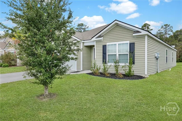 $2,430 | 22 Gardenia Drive, Savannah, GA 31407