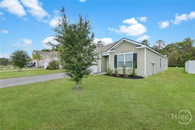 $2,430 | 22 Gardenia Drive, Savannah, GA 31407