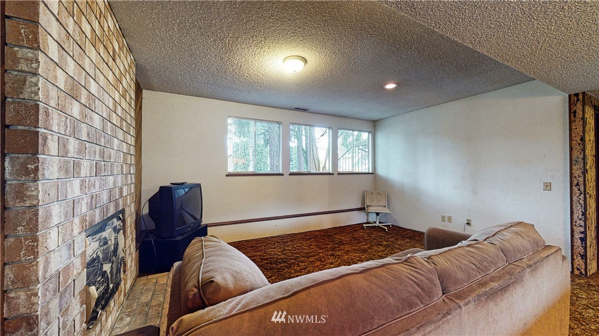 2403 168th Street Southeast Bothell, WA 98012 - Photo 15 of 26