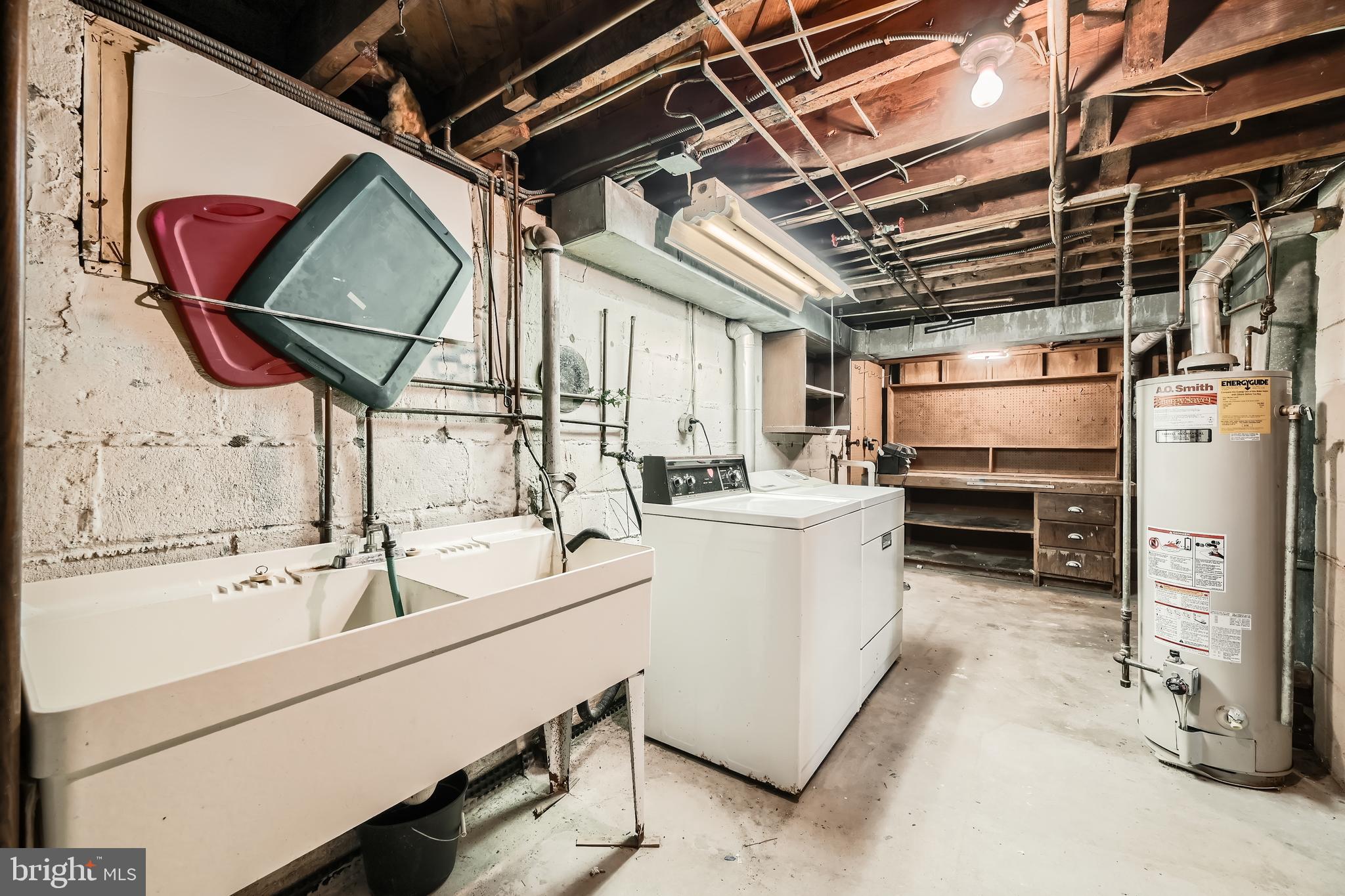 6805 River Drive Road Baltimore, MD 21219 - Photo 20 of 28 a utility room with dryer and washer
