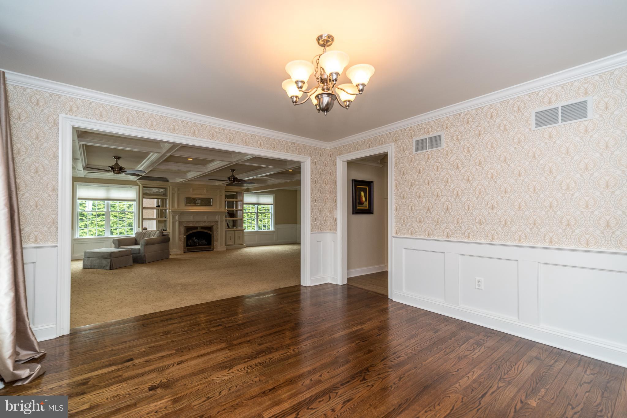 931 West Thatcher Road Quakertown, PA 18951 - Photo 11 of 46 Dining room