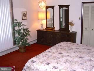 121 Woodland Road Huntingdon Valley, PA 19006 - Photo 5 of 6 Gallery Image 5