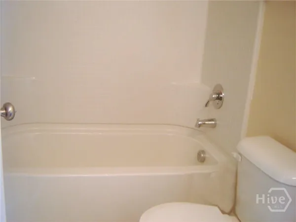 $2,100 | 204 Dogwood Circle, Savannah, GA 31407