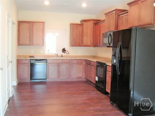 $2,100 | 204 Dogwood Circle, Savannah, GA 31407