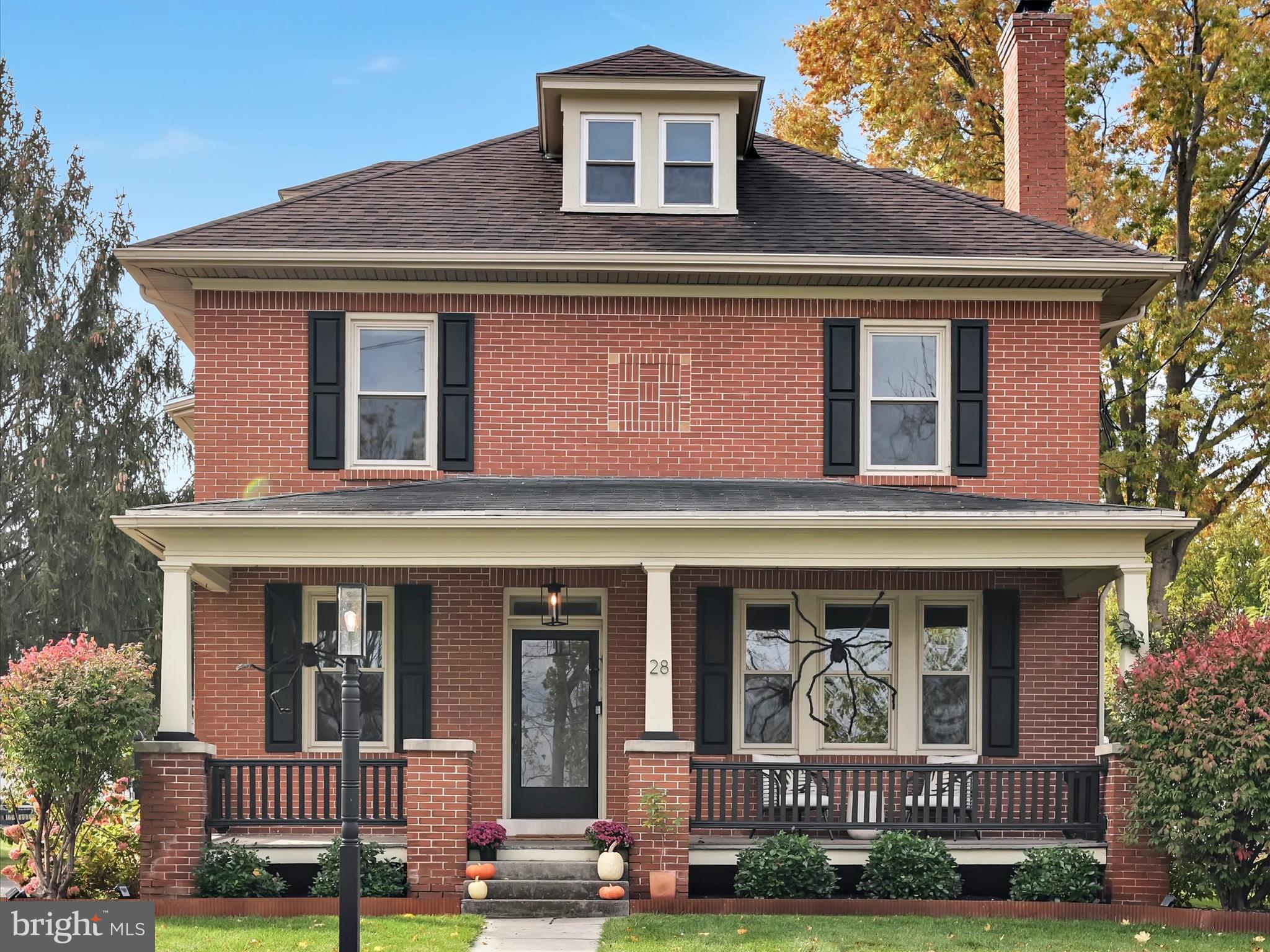 28 Charles Road Lancaster, PA 17603 - Photo 2 of 45 front view of a house