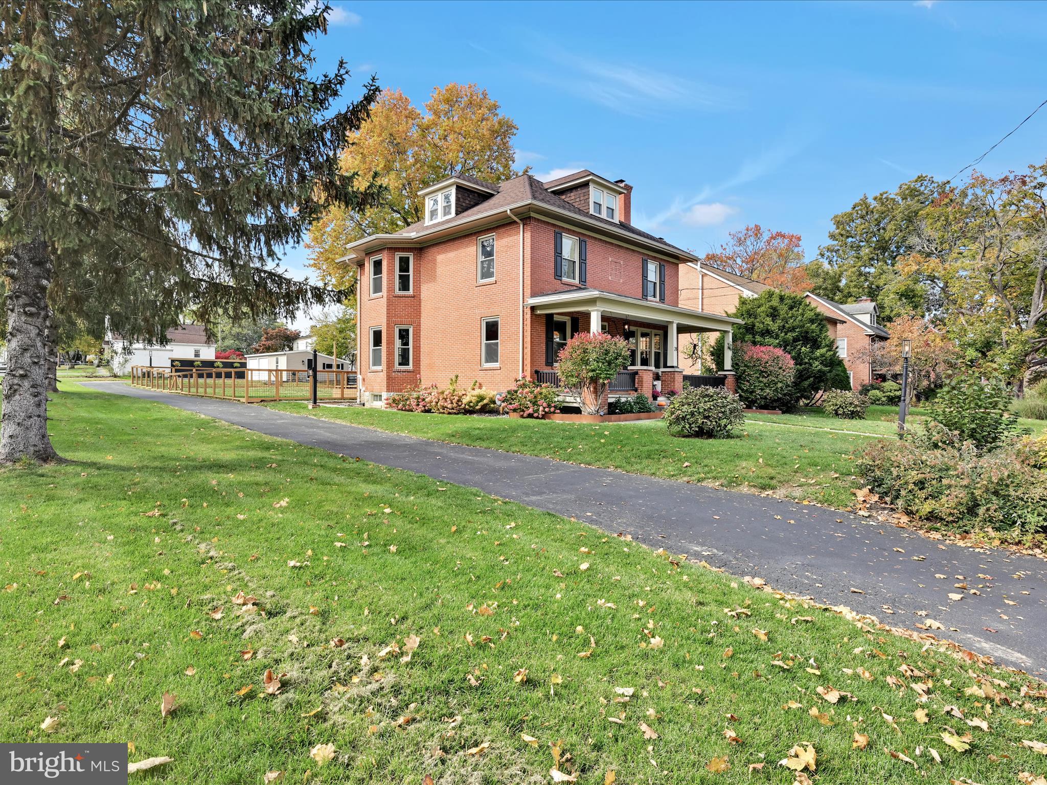 28 Charles Road Lancaster, PA 17603 - Photo 40 of 45 a front view of a house with garden