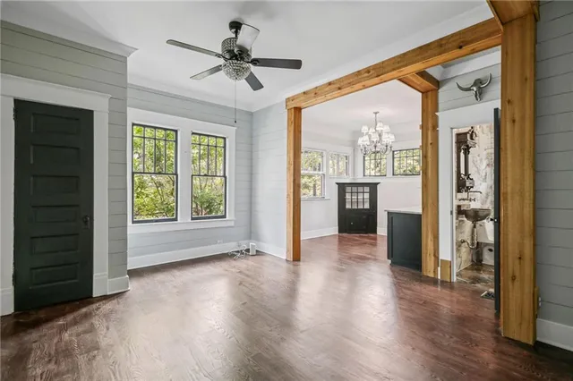 a view of a pathway with a house