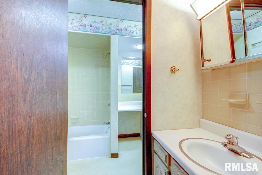 2022 Lindbergh Boulevard Springfield, IL 62704 - Photo 17 of 25 Gallery Image 17
