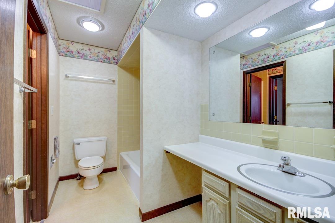 2022 Lindbergh Boulevard Springfield, IL 62704 - Photo 18 of 25 Gallery Image 18