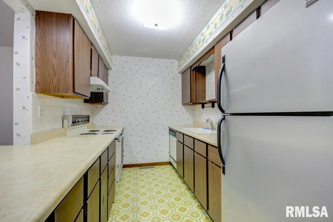 2022 Lindbergh Boulevard Springfield, IL 62704 - Photo 10 of 25 Gallery Image 10