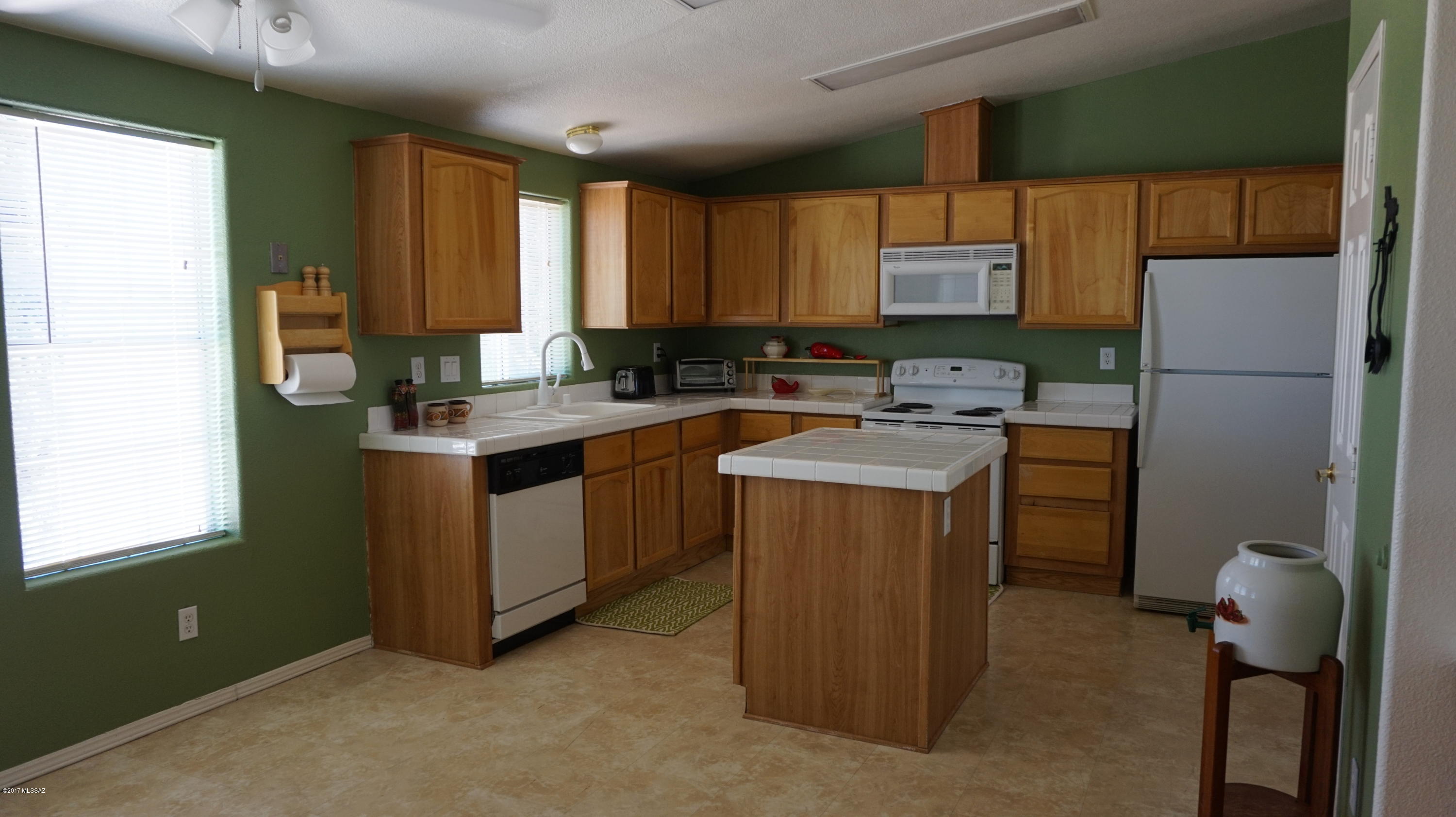 9064 West Snyder Hill Road Tucson, AZ 85735 - Photo 4 of 25