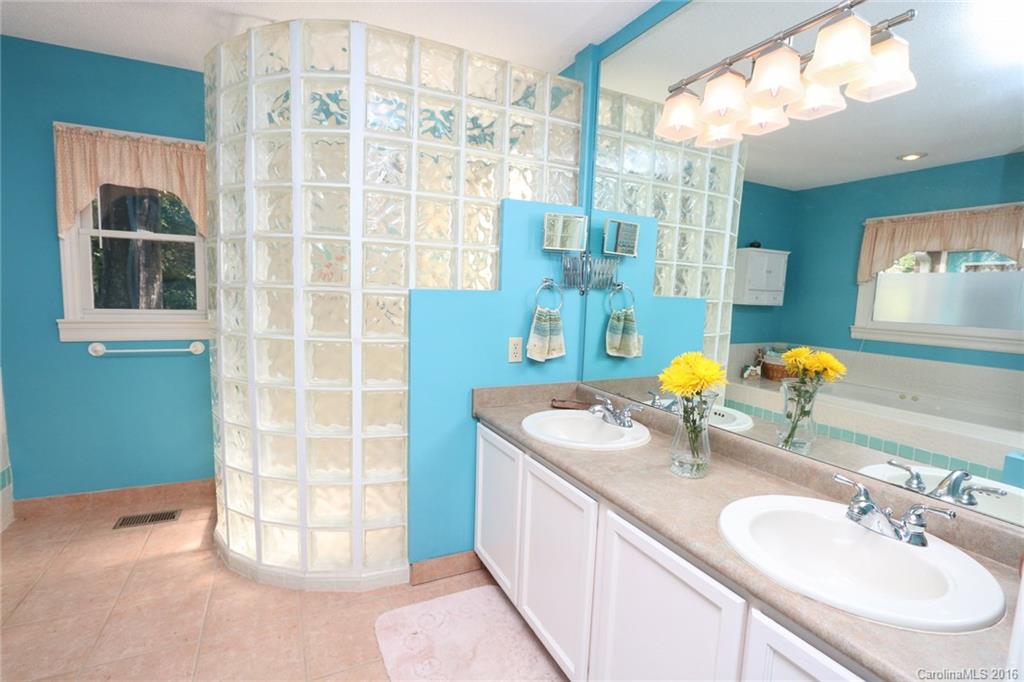 306 Boyce Road Charlotte, NC 28211 - Photo 14 of 24 Gallery Image 14