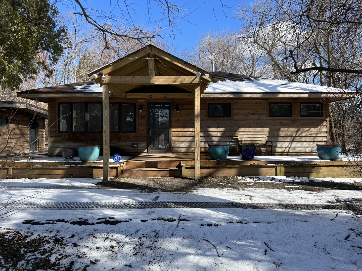 a view of a water fountain in front of a building