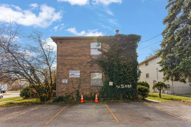 $525,000 | 5700 St Charles Road, Berkeley, IL 60163