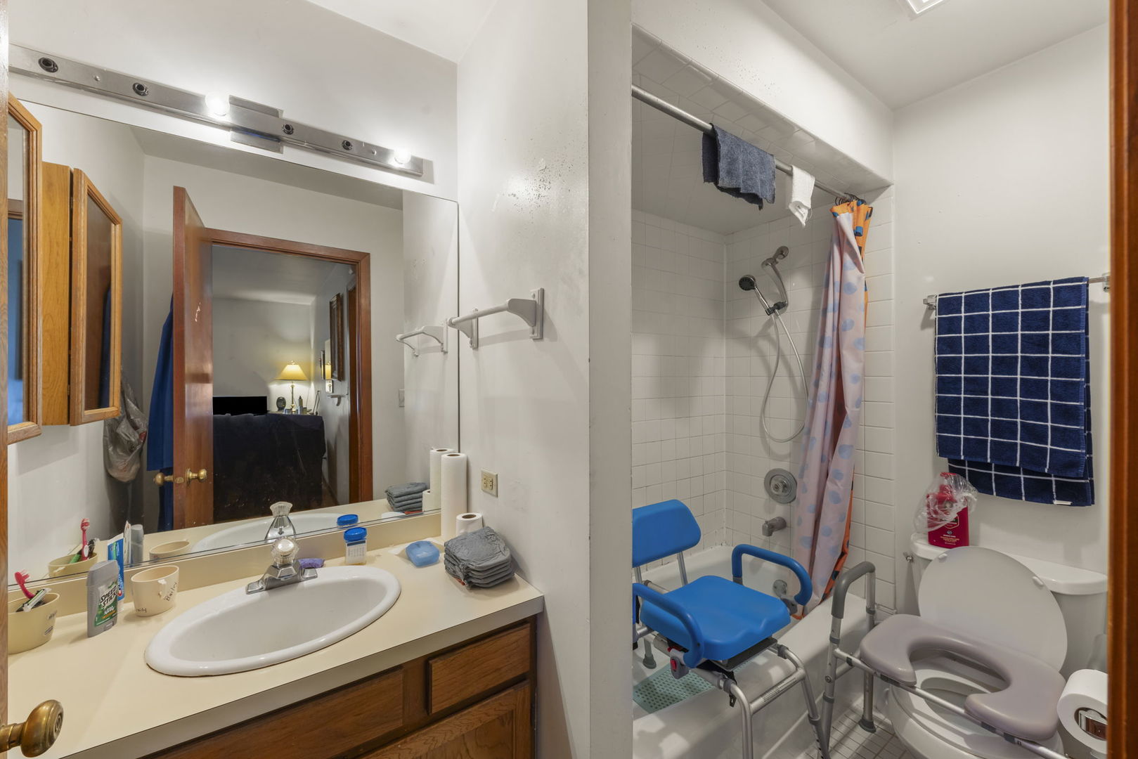 5700 St Charles Road Berkeley, IL 60163 - Photo 9 of 17 a bathroom with a sink and a mirror