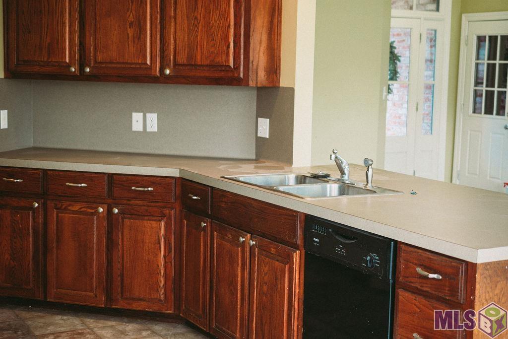 9354 Rue De Benoit Denham Springs, LA 70706 - Photo 6 of 21 Gallery Image 6