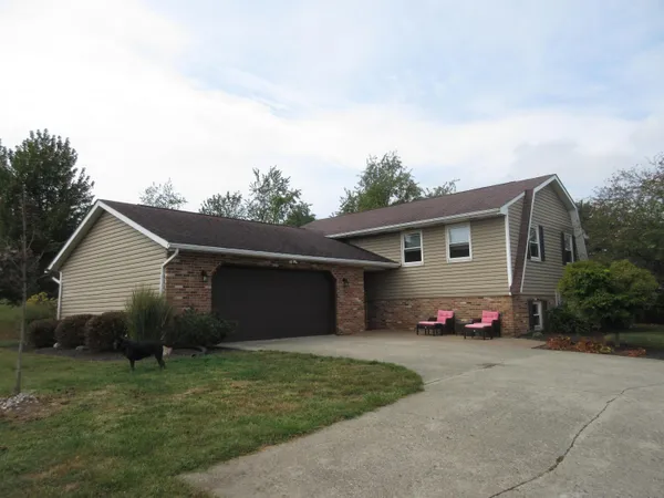 $409,000 | 1906 Seminary Road Southeast, Heath, OH 43056