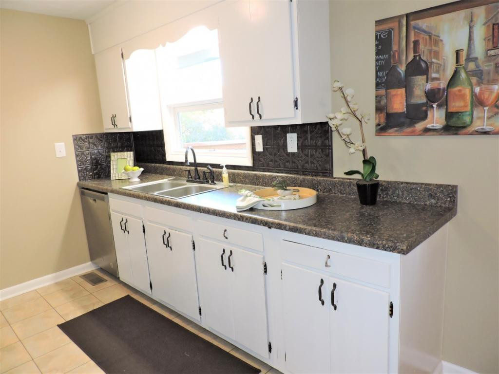409 Merman Road Kingsport, TN 37663 - Photo 11 of 34 Photo 11