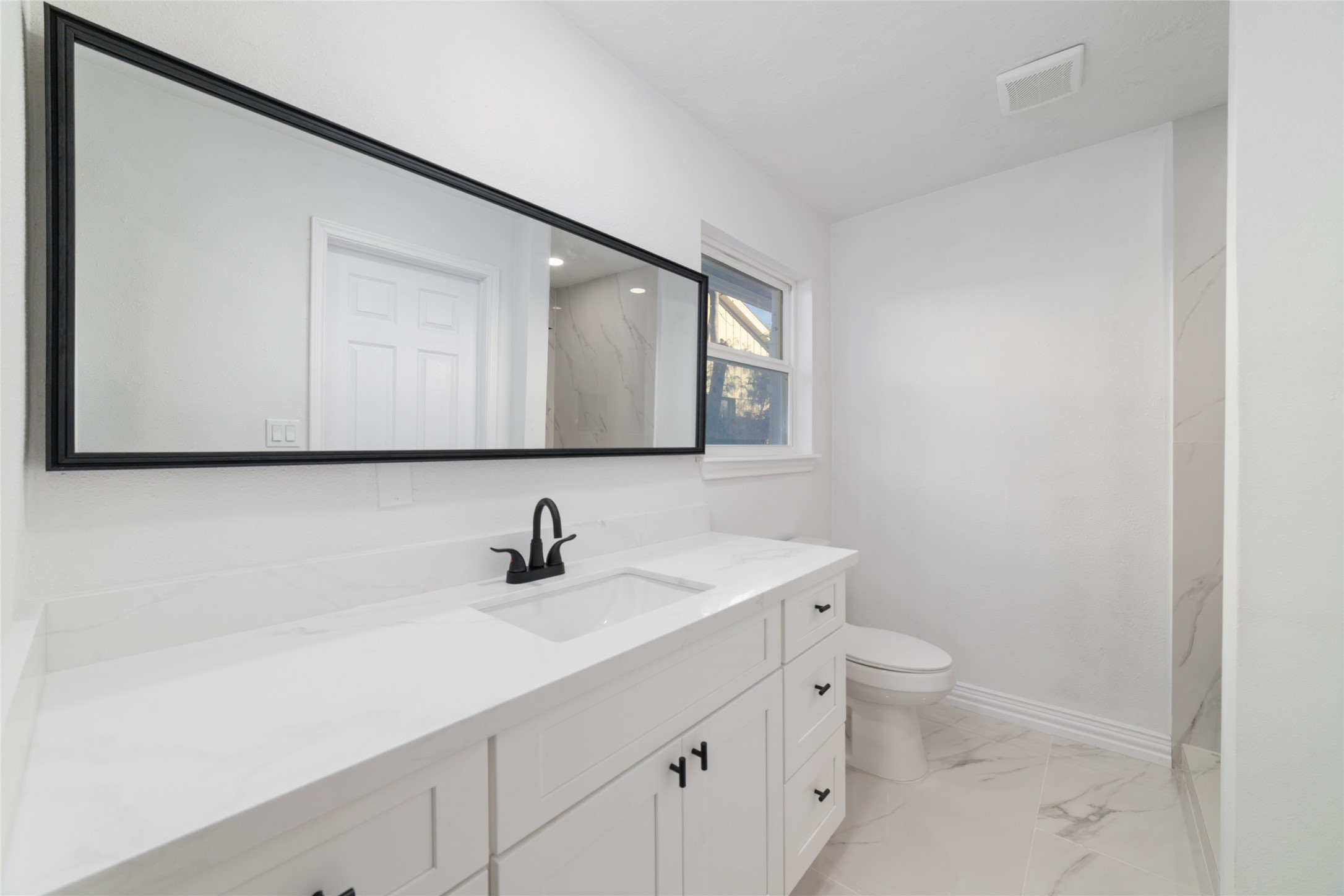 11434 Sharpview Drive Houston, TX 77072 - Photo 15 of 25 a bathroom with a toilet a sink and mirror