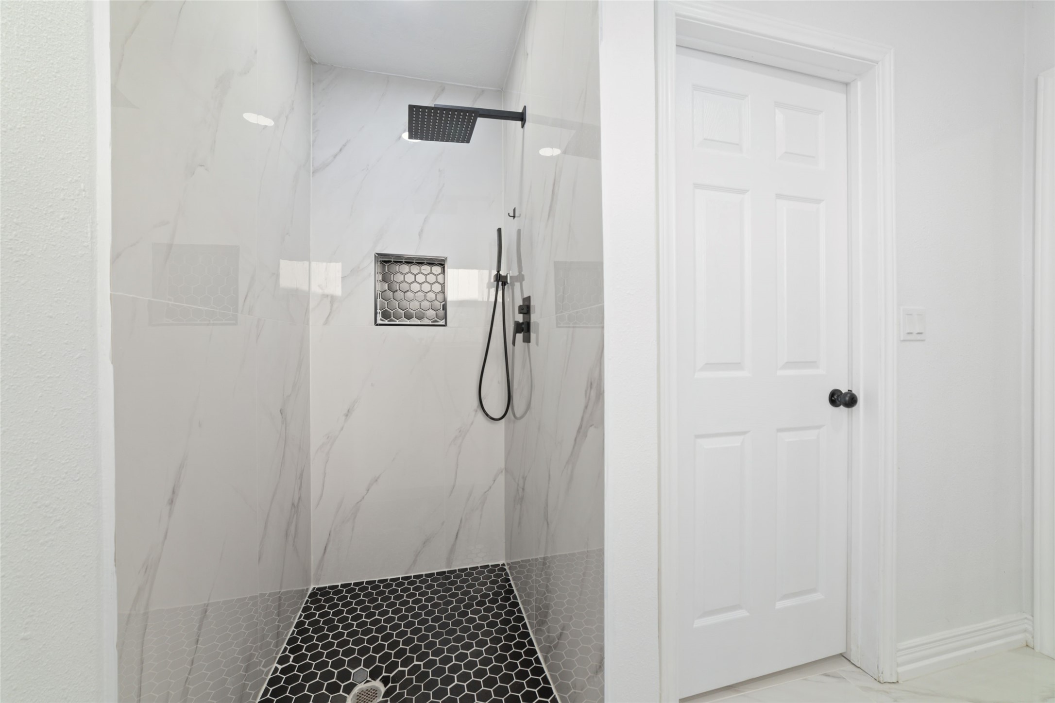 11434 Sharpview Drive Houston, TX 77072 - Photo 16 of 25 a bathroom with a shower