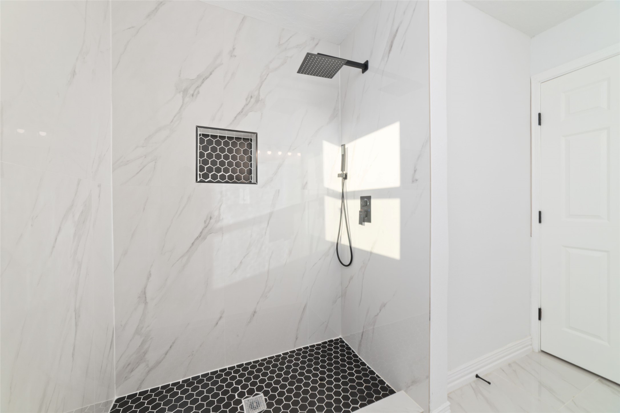 11434 Sharpview Drive Houston, TX 77072 - Photo 20 of 25 a view of bathroom