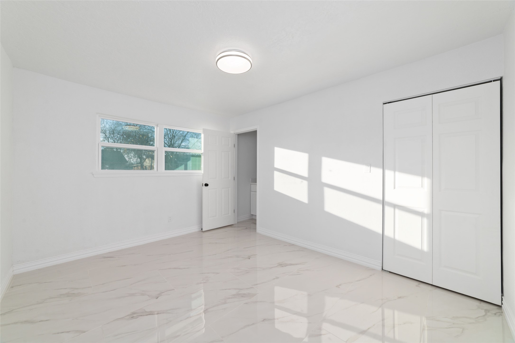 11434 Sharpview Drive Houston, TX 77072 - Photo 21 of 25 an empty room with windows