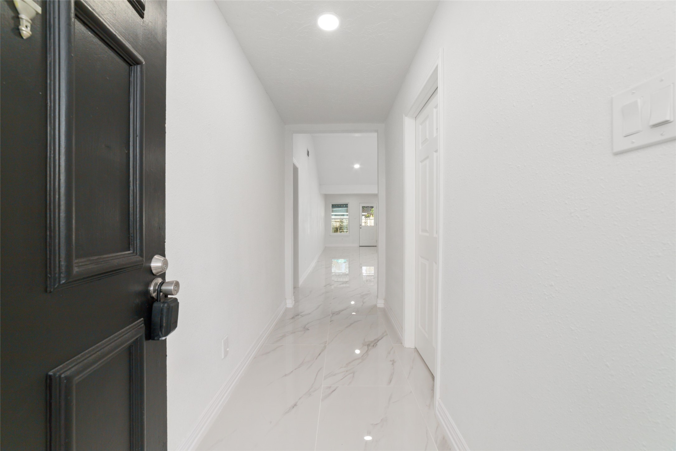 11434 Sharpview Drive Houston, TX 77072 - Photo 5 of 25 a view of hallway with sink