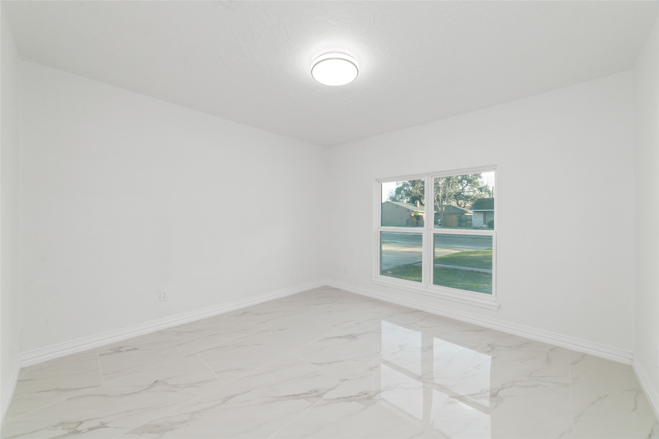 11434 Sharpview Drive Houston, TX 77072 - Photo 6 of 25 an empty room with a window