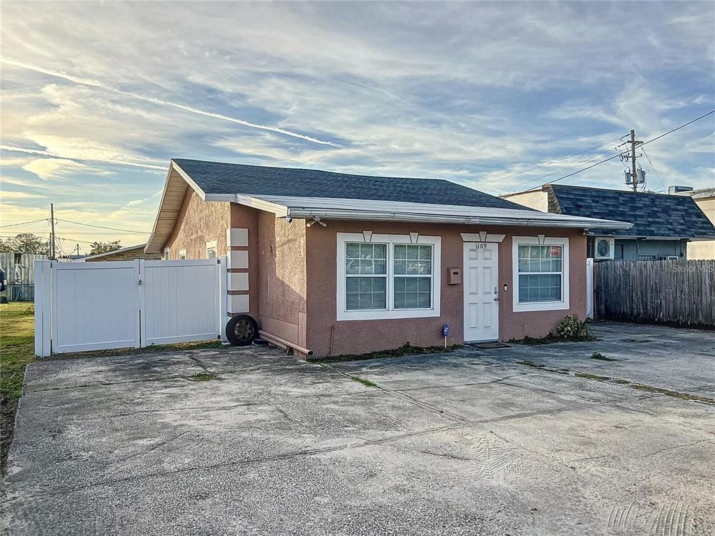 1109 5th Street Southwest Winter Haven, FL 33880 - Photo 2 of 20 a view of a house with wooden fence
