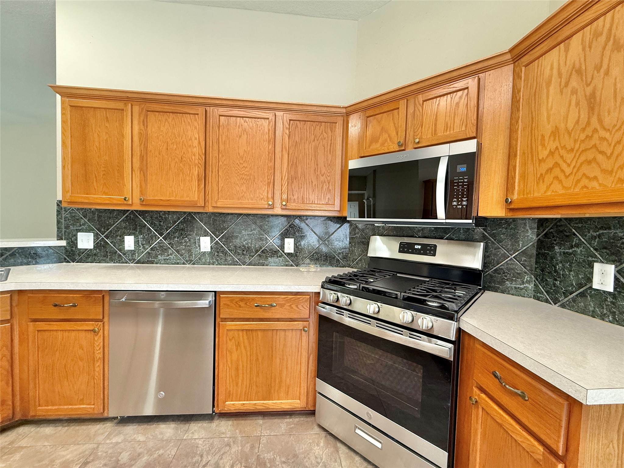 25335 Rayford Crest Drive Spring, TX 77386 - Photo 14 of 44 Dishwasher & microwave were recently installed