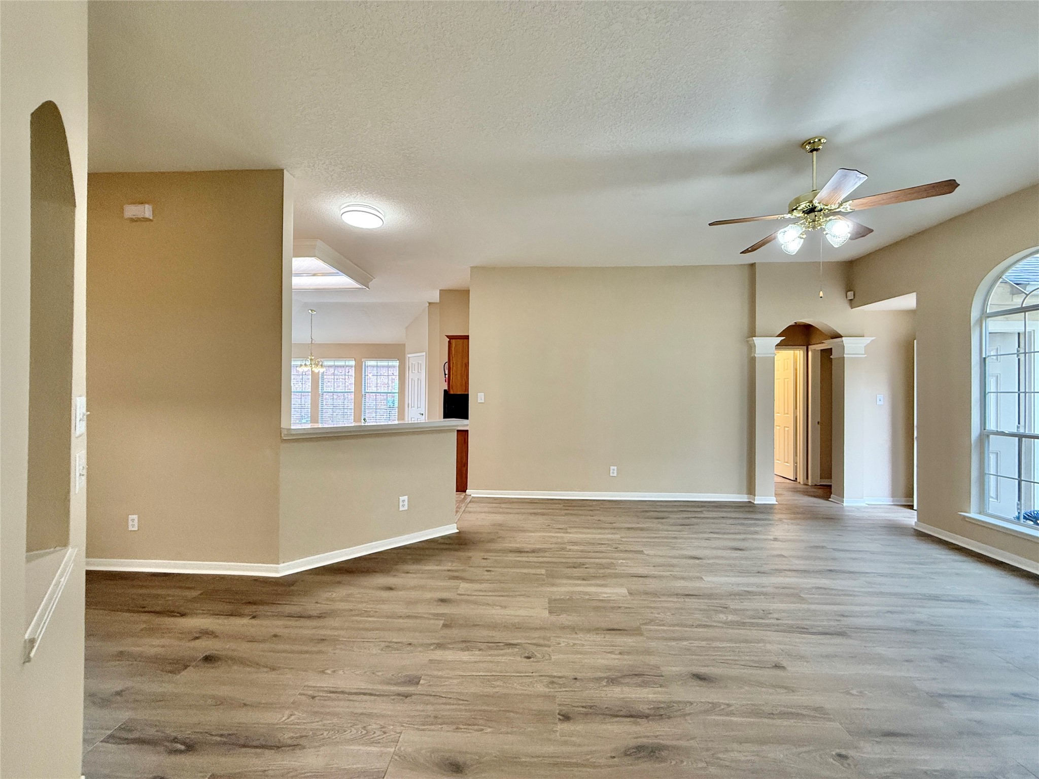25335 Rayford Crest Drive Spring, TX 77386 - Photo 26 of 44 This family room is large and welcomoing