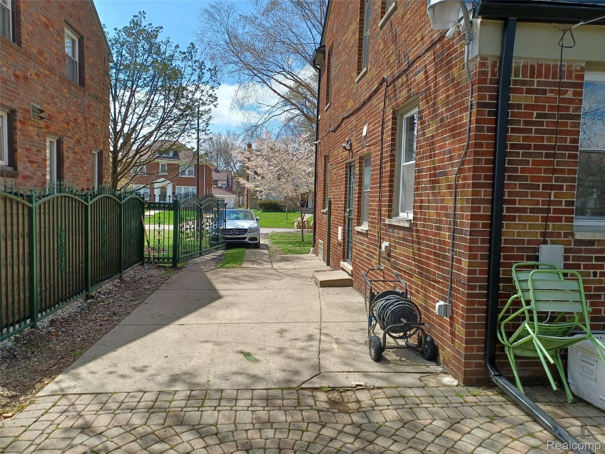 16554 Huntington Road Detroit, MI 48219 - Photo 3 of 26 20220504_143737.jpg