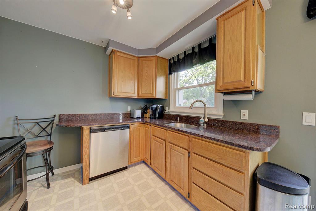 2712 Windemere Road Birmingham, MI 48009 - Photo 18 of 30
