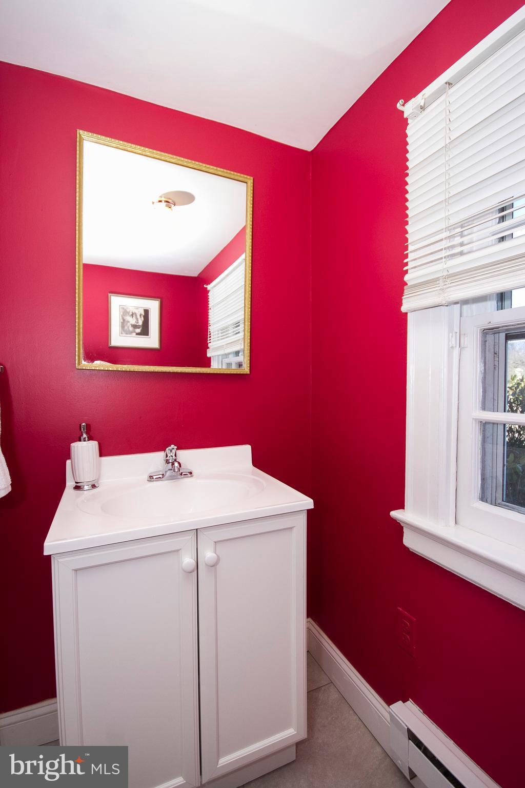 400 Hollen Road Baltimore, MD 21212 - Photo 11 of 29 Half Bath on 1st Floor off of Laundry Rm, Kitchen.