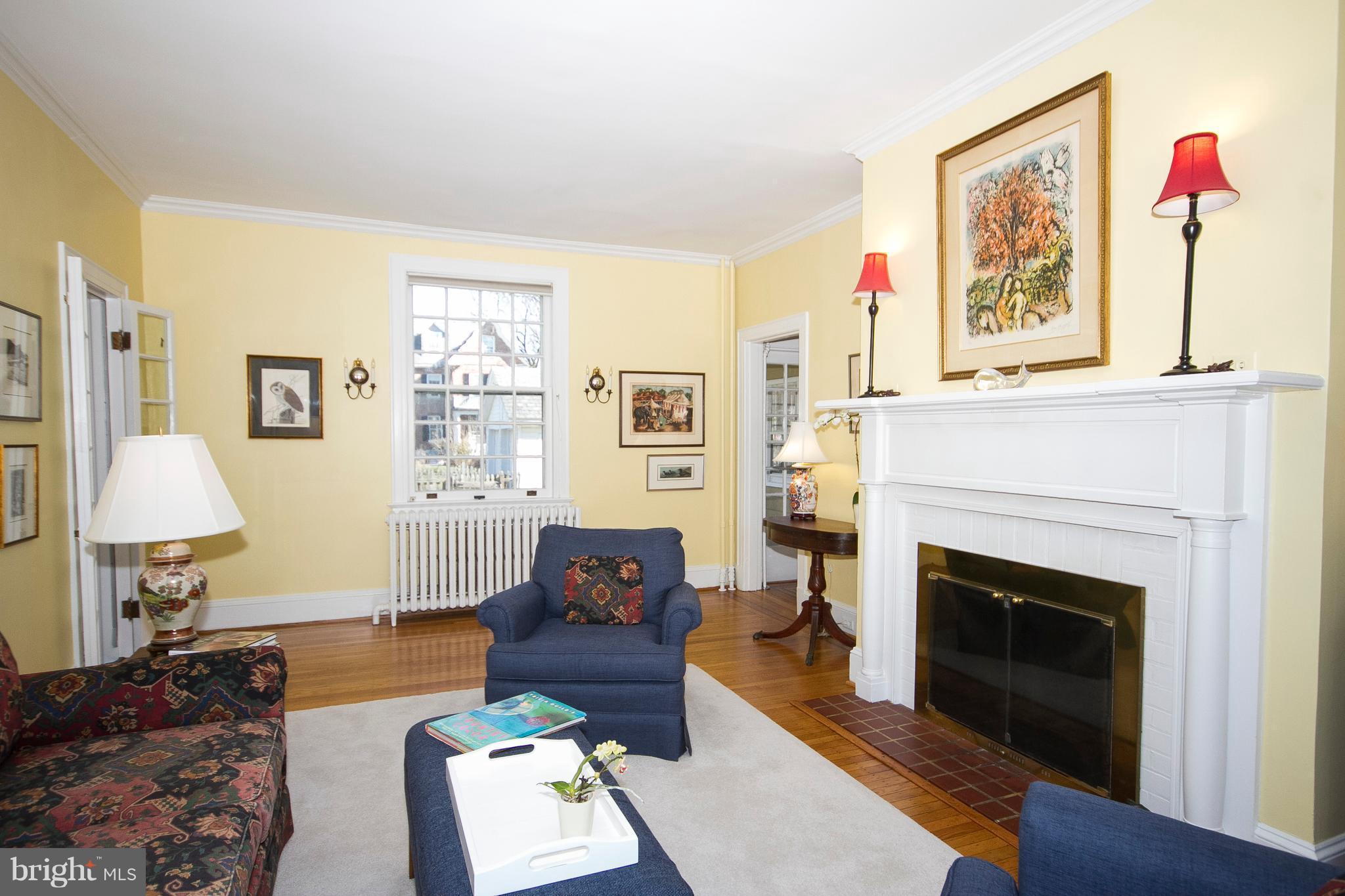 400 Hollen Road Baltimore, MD 21212 - Photo 4 of 29 Large Living Rm, wood burning fireplace.