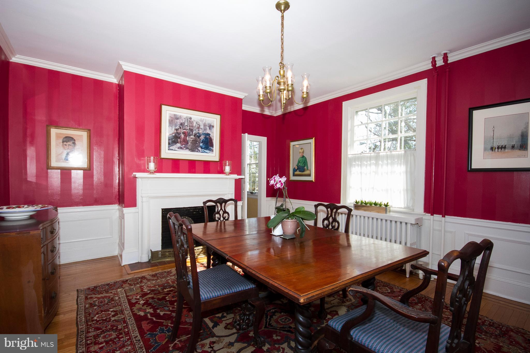 400 Hollen Road Baltimore, MD 21212 - Photo 7 of 29 Dining Room with fireplace.