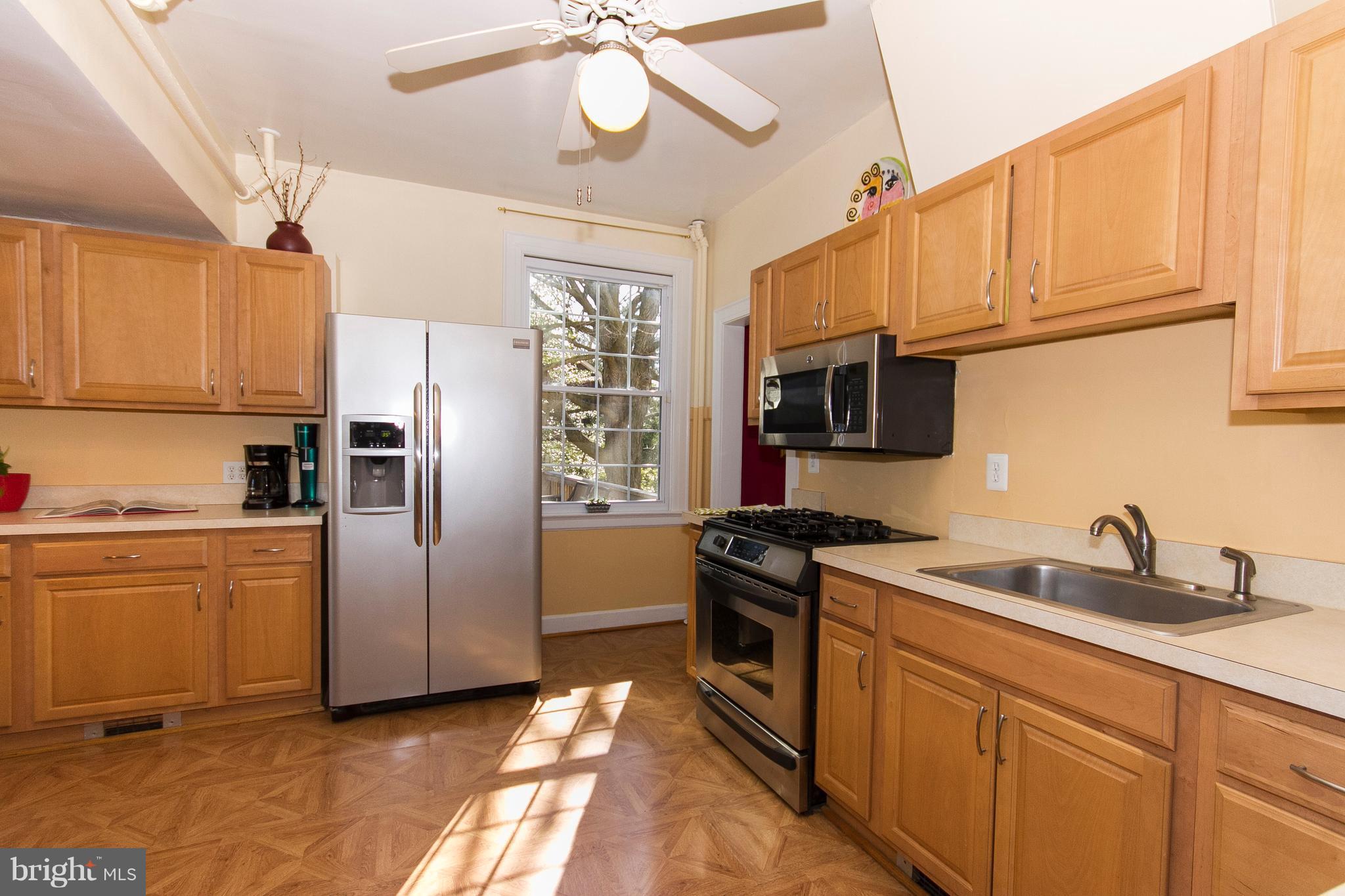 400 Hollen Road Baltimore, MD 21212 - Photo 8 of 29 Kitchen, stainless appliances, plenty of space.