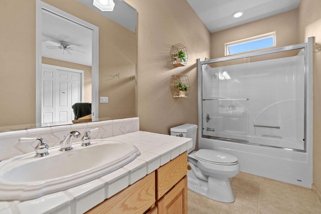 61957 Fall Creek Loop Bend, OR 97702 - Photo 21 of 42 Guest room bath