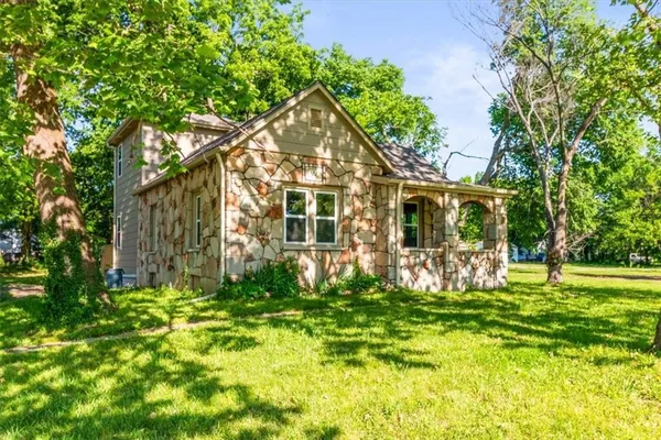 $289,500 | 902 South Pine Street, Holden, MO 64040