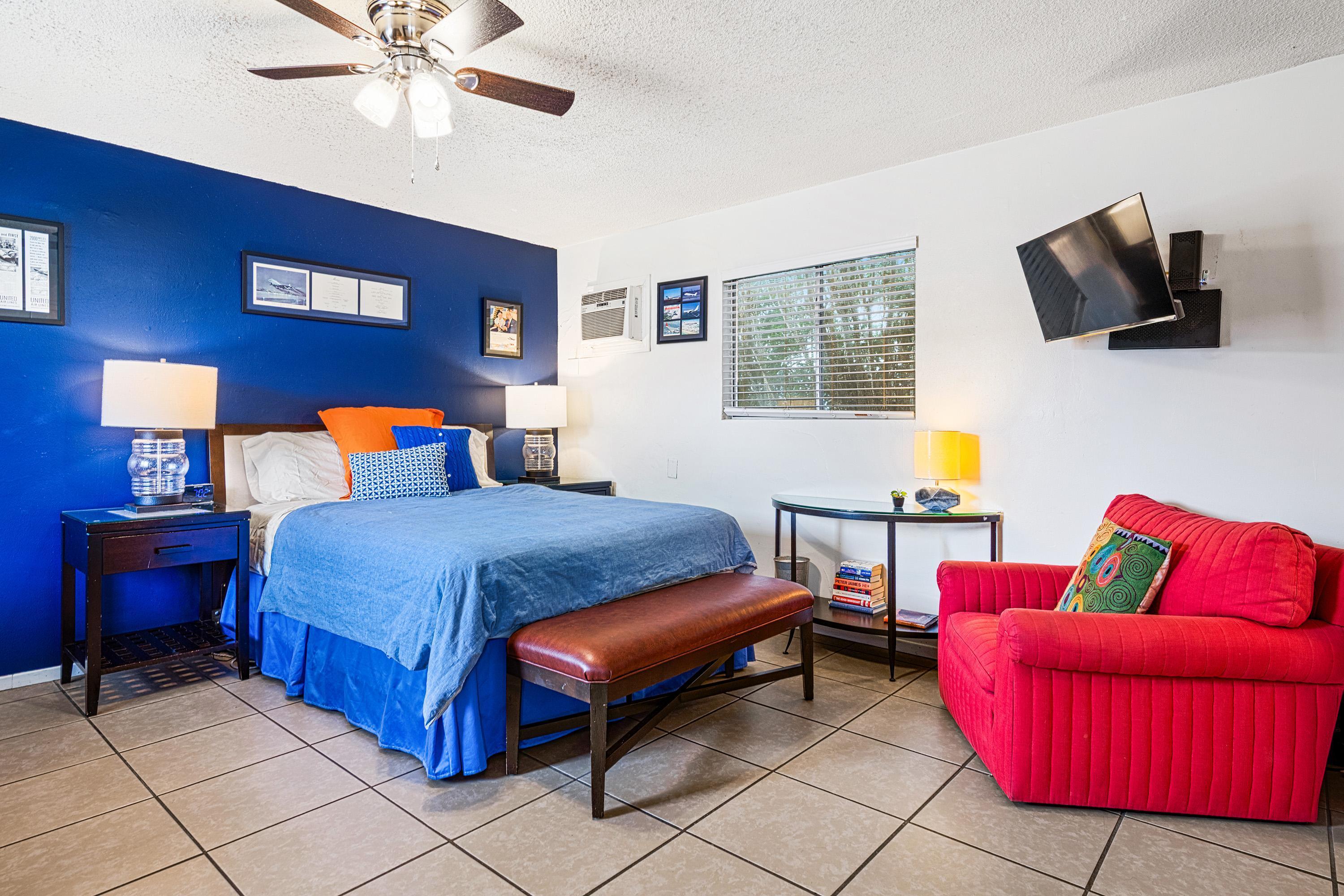 66665 First Street Desert Hot Springs, CA 92240 - Photo 7 of 35 a bedroom with a bed and a lamp