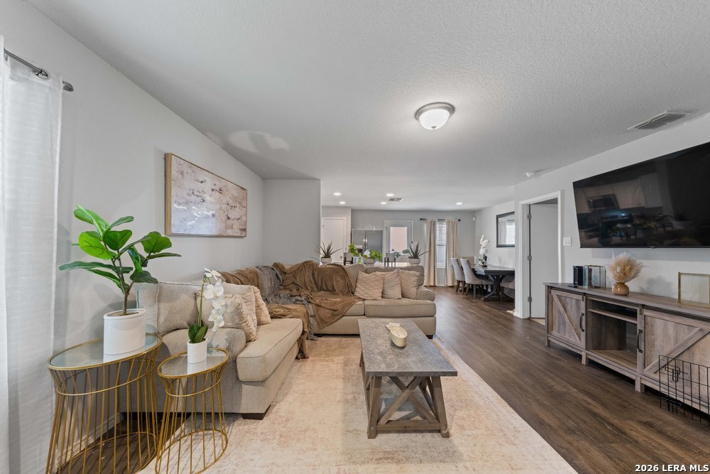 6922 Phoenix Path Converse, TX 78109 - Photo 6 of 30 Gallery Image 6