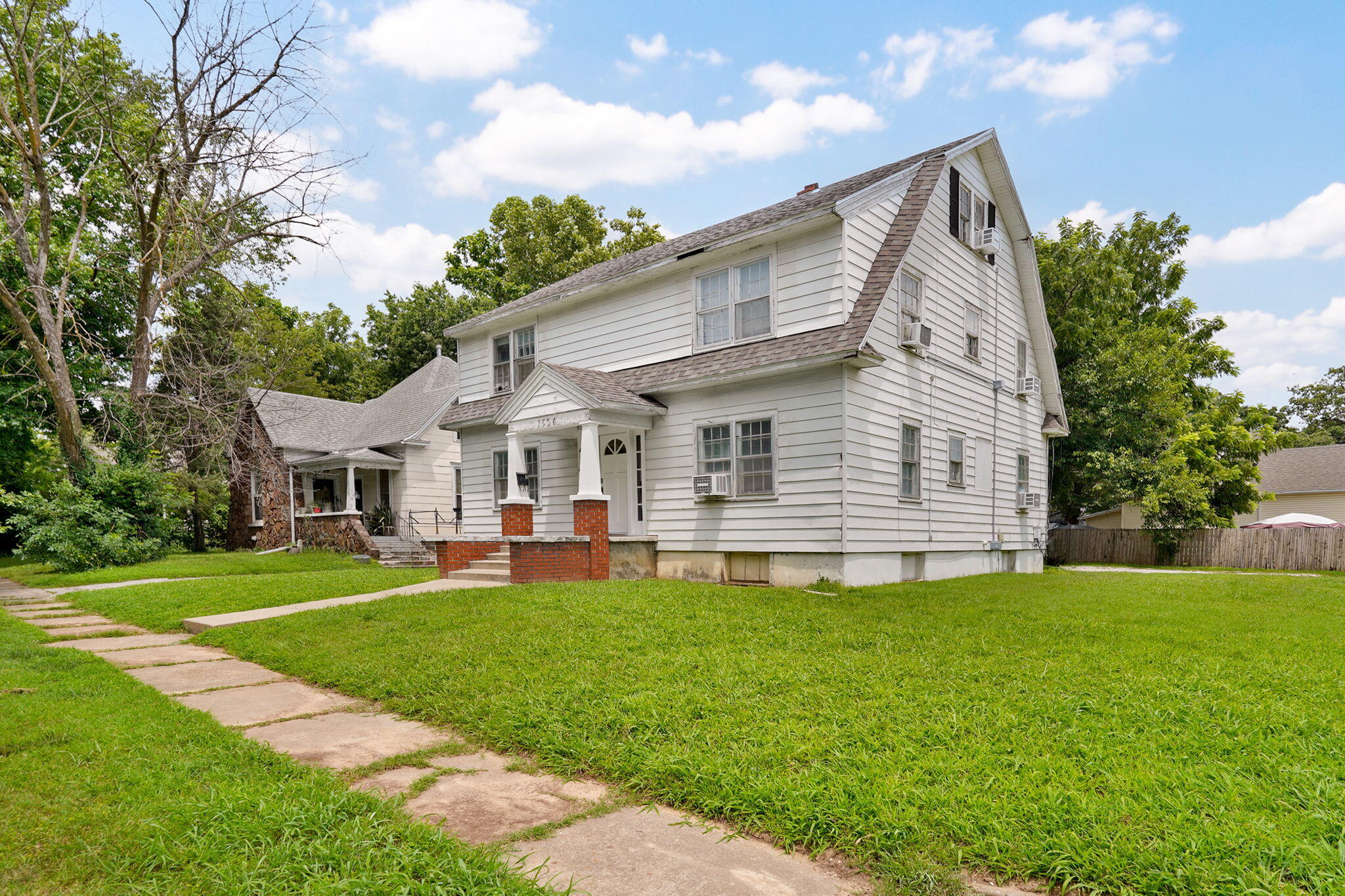 1504 North Summit Avenue Springfield, MO 65803 - Photo 2 of 17 1504 N Summit Ave-1