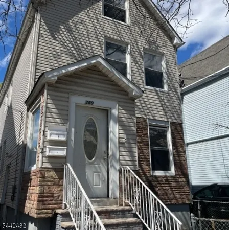$1,800 | 389 Myrtle Avenue, Unit 1, Irvington, NJ 07111