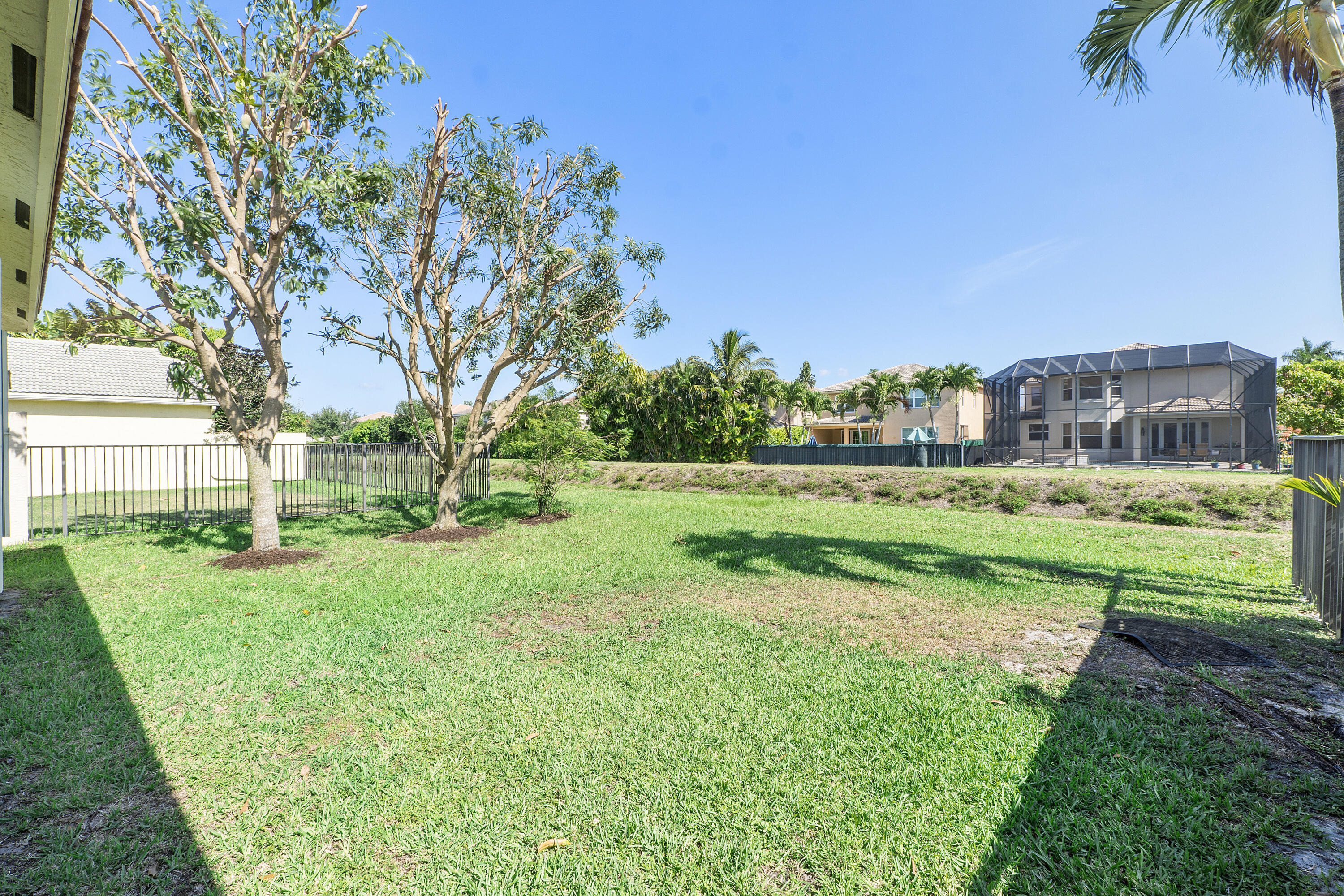 8936 Chestnut Ridge Way Boynton Beach, FL 33473 - Photo 12 of 50 Exterior backyard glevel SE
