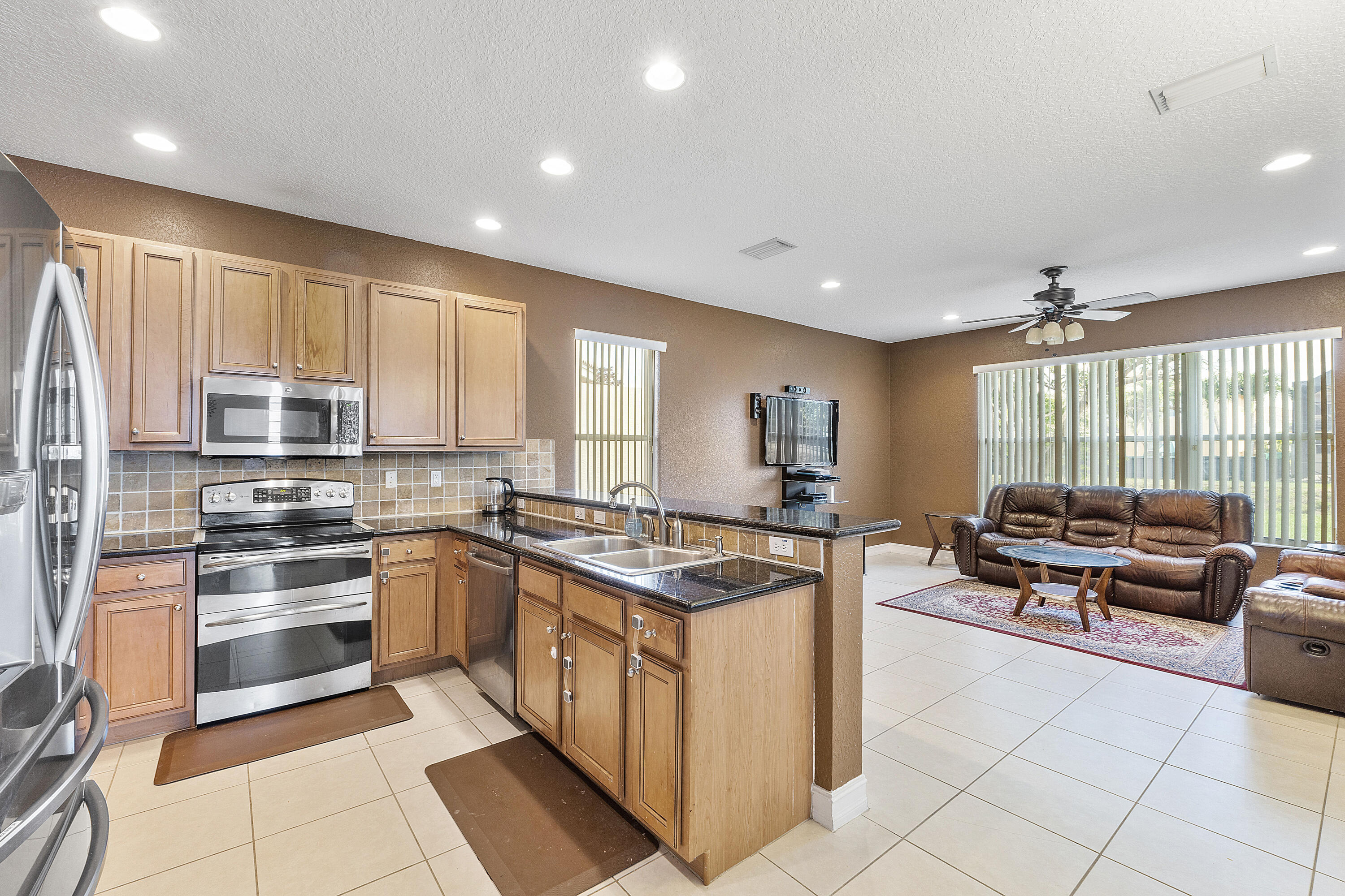 8936 Chestnut Ridge Way Boynton Beach, FL 33473 - Photo 13 of 50 Kitchen Living Room 1